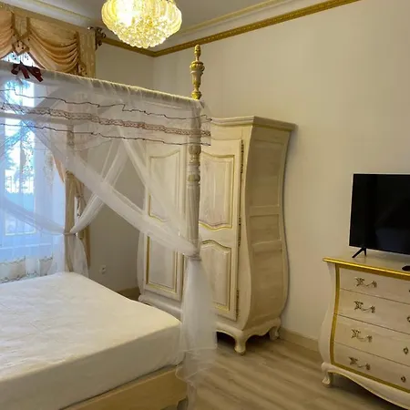 A Baldaquin Maison De L'eglise Du Couvent Guest house Narbonne