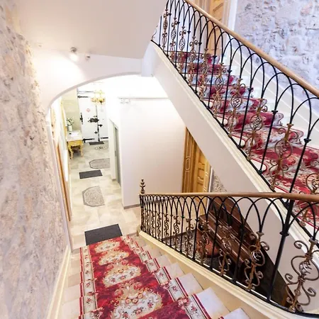 A Baldaquin Maison De L'eglise Du Couvent Guest house Narbonne