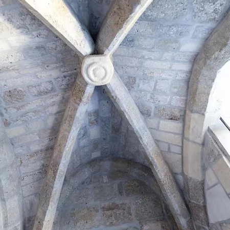 A Baldaquin Maison De L'eglise Du Couvent Guest house