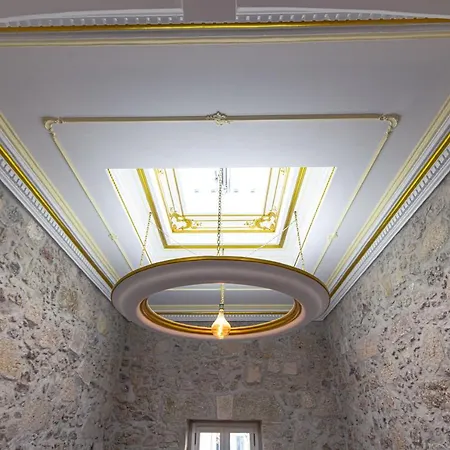 ゲストハウス A Baldaquin Maison De L'eglise Du Couvent 3*